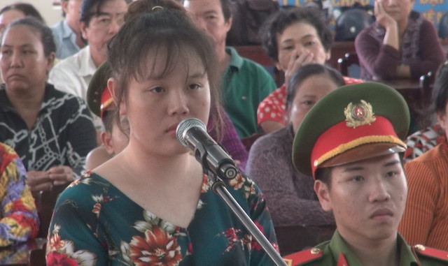 Cam dao can ba me cai nhau khien cha chet, co gai 18 tuoi linh an tu hinh anh 1