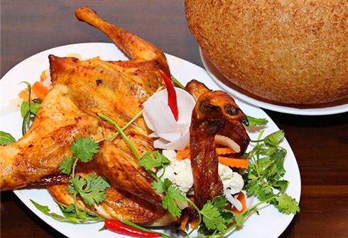 Gà nướng lu xôi cháy - món ăn 