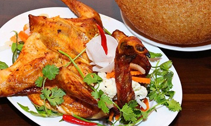 Gà nướng lu xôi cháy - món ăn 'đốn tim' thực khách ở miền đất võ