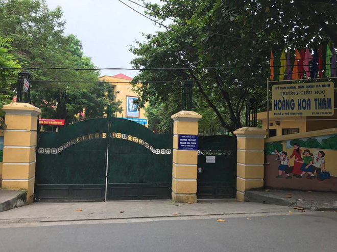 Hà Nội: Giòi ngoe nguẩy trong khay thức ăn của học sinh tiểu học - Ảnh 1.