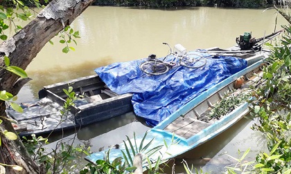 Truy đuổi 9X lái xuồng máy bỏ chạy sau tai nạn chết người
