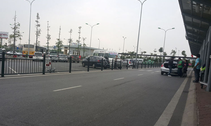 Nữ công nhân vệ sinh bị xe đầu kéo đâm tử vong trong sân bay Nội Bài