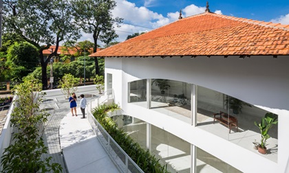 Hô biến nhà 70 tuổi ở Sài Gòn thành dinh thự hiện đại đẹp miễn chê