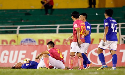 Đá láo với đàn anh, tuyển thủ U22 Việt Nam dính đòn từ VFF