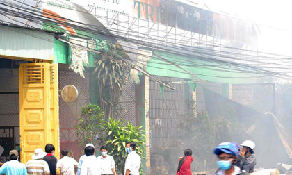 Công ty thuốc thực vật bốc cháy, hôi nồng, di dời ngàn học sinh
