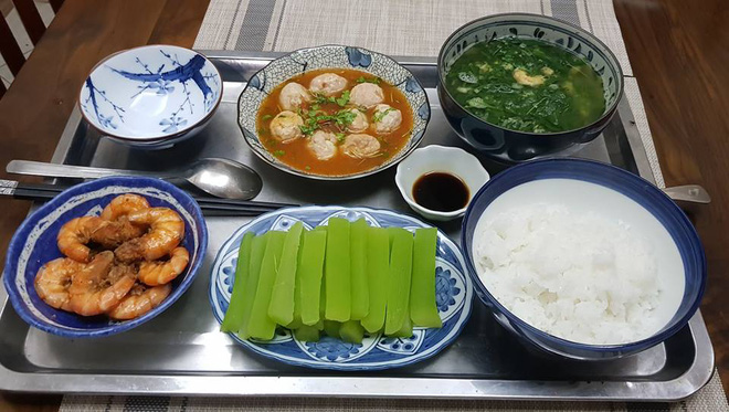 Bà mẹ chồng quốc dân ngày nấu đủ 3 bữa, mỗi bữa một thực đơn ngon lành đẹp mắt cho con dâu ở cữ - Ảnh 18. Bà mẹ chồng quốc dân ngày nấu đủ 3 bữa, mỗi bữa một thực đơn ngon lành đẹp mắt cho con dâu ở cữ - Ảnh 18.