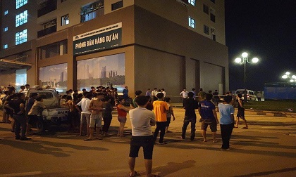 Hà Nội: Người phụ nữ rơi từ tầng cao chung cư xuống đất tử vong