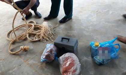 Mất 7.000 đồng, mẹ ép con trai thắt cổ, uống thuốc diệt cỏ đến nguy kịch
