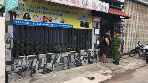 bi nguoi yeu dam chet khi den nha vo cu tham con, doi ngu lai hinh anh 2