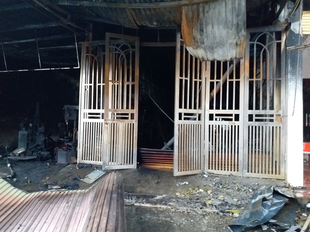 chay nha hn, 2 be gai tu vong: “tieng keu cua tre lim dan, moi nguoi danh bat luc” - 2