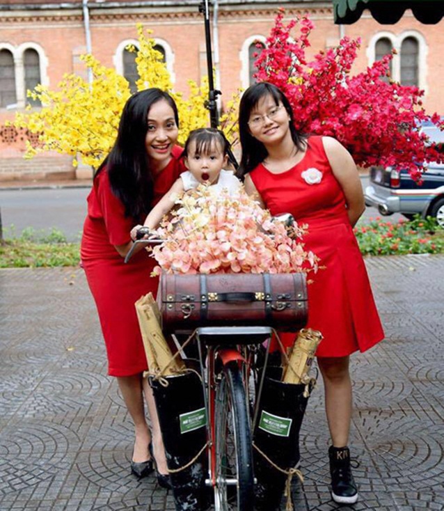 day chinh la 4 'ong bo, ba me quoc dan' showbiz viet chien dau den cung khi con mac benh - 12