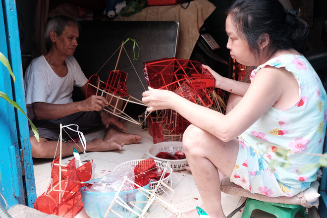 Xóm lồng đèn xưa nhất Sài Gòn vào mùa, bán hàng ngàn chiếc cho khách dịp Trung thu - Ảnh 11.