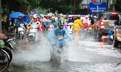 Áp thấp nhiệt đới sắp đổ bộ Quảng Ninh-Hải Phòng, Hà Nội mưa lớn từ chiều nay
