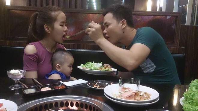 Cô nàng lấy chồng xa, cứ vài tháng chồng lại mua vé bay 1.500km về nhà, chồng quý bố mẹ vợ như vàng - Ảnh 2.