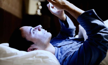 Cảnh báo: Vỡ giác mạc vì sử dụng smartphone trong đêm chị em cần hết sức lưu ý