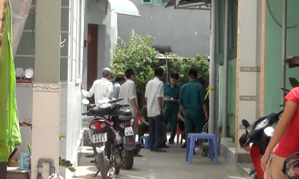 Phát hiện con trai treo cổ trong nhà, mẹ đau đớn khóc thét