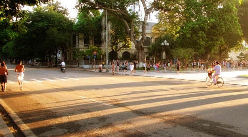 du bao thoi tiet hom nay (28.9): mien bac chiu dot nang nong 35 do giua mua thu hinh anh 1