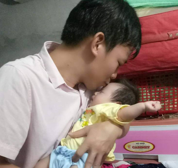 Bé gái 2 tháng tuổi bị bỏ rơi ở Nghệ An đã được nhận nuôi - Ảnh 1.