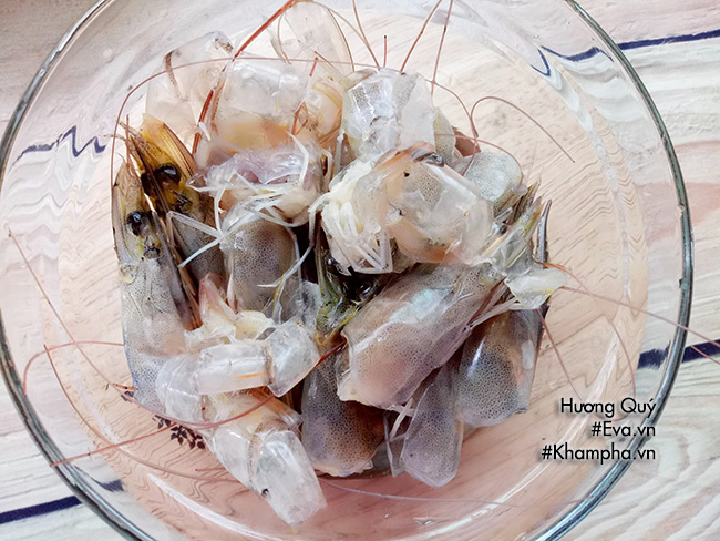 chong khen, con thich voi bun tom hap dan vao bua sang - 3