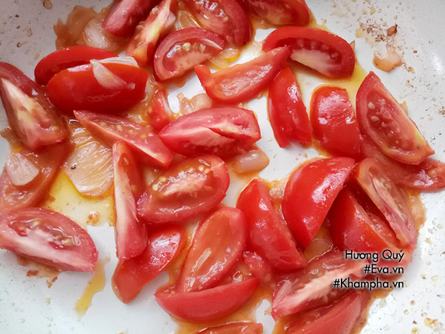 chong khen, con thich voi bun tom hap dan vao bua sang - 4