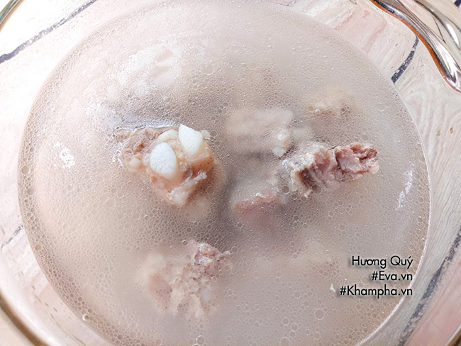 chong khen, con thich voi bun tom hap dan vao bua sang - 5