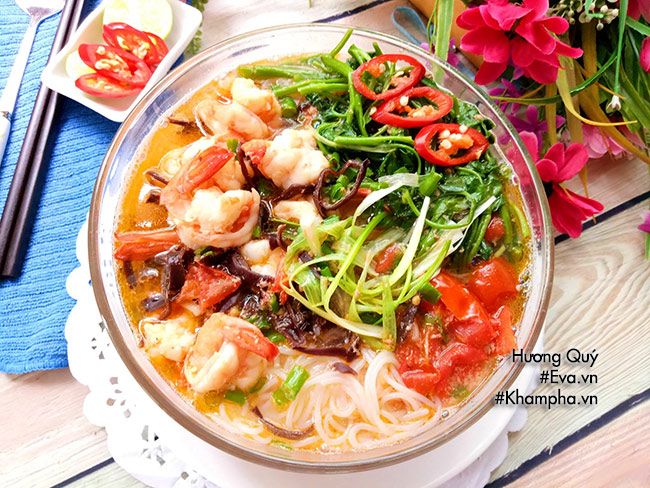 chong khen, con thich voi bun tom hap dan vao bua sang - 9