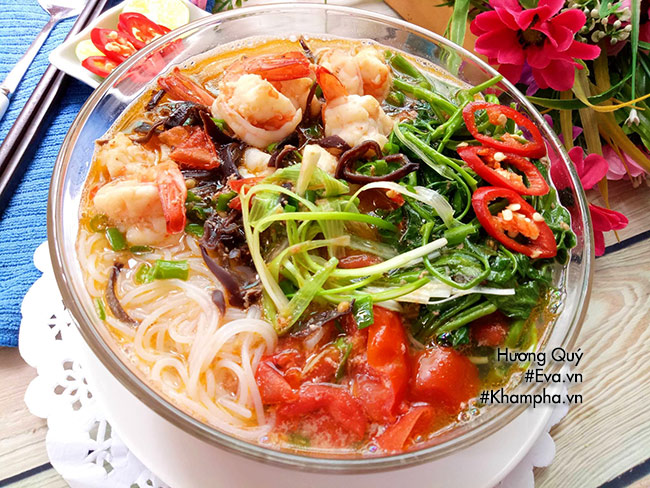 chong khen, con thich voi bun tom hap dan vao bua sang - 10