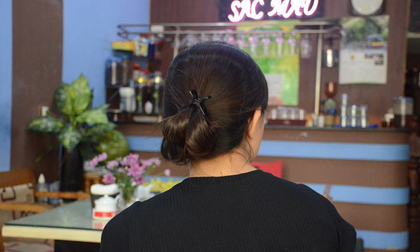 Vụ cha túm tóc đánh đập con: Người vợ rơi nước mắt, trần tình toàn bộ vụ việc