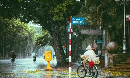 Miền Bắc bước vào đợt mưa Thu đầu tiên trong năm, thời tiết mát mẻ, se lạnh