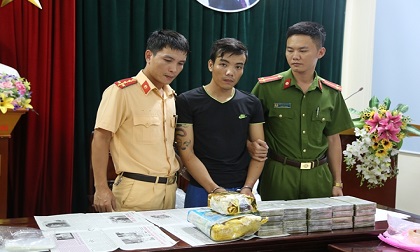 Bắt 3 đối tượng cùng 20 bánh heroin và 12 nghìn viên ma tuý tổng hợp