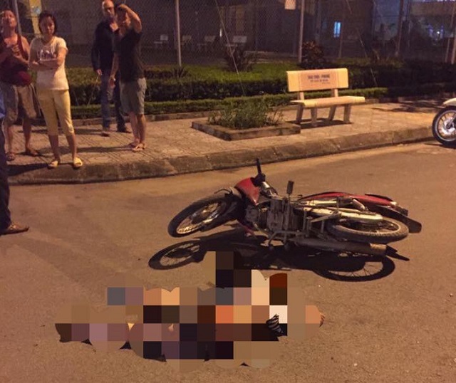ha noi: co gai tre roi tu tang 25 xuong dat, nguoi di duong ngat xiu luon tai cho - 1