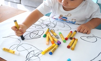 Thay vì cấm cản, hãy khuyến khích con 'vẽ bậy' vì những lợi ích to lớn sau