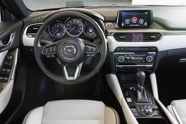 Mazda6 2017.5: Bản nâng cấp vội vã, giá từ 500 triệu đồng - 3