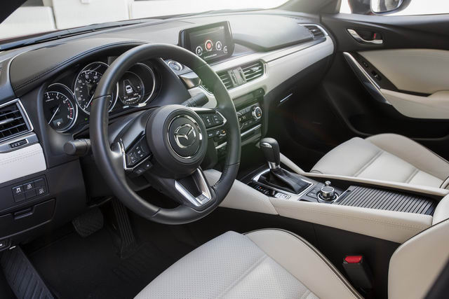 Mazda6 2017.5: Bản nâng cấp vội vã, giá từ 500 triệu đồng - 4