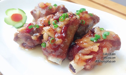 Sườn xào chua ngọt kiểu miền Bắc thơm ngon khiến chồng con gắp lia lịa