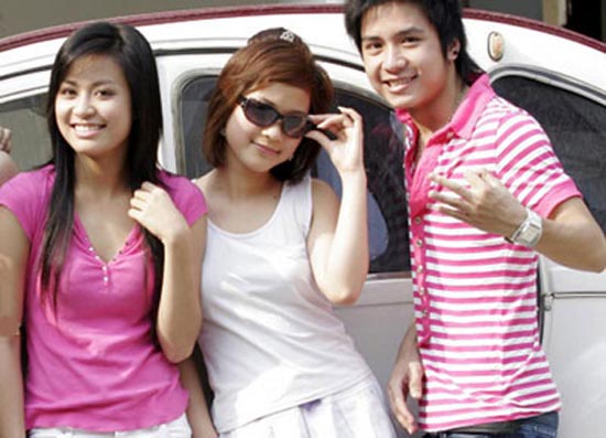 Nhìn lại những khoảnh khắc xuân thì đẹp đẽ nhất của Vàng Anh -Hoàng Thùy Linh  - Ảnh 1.