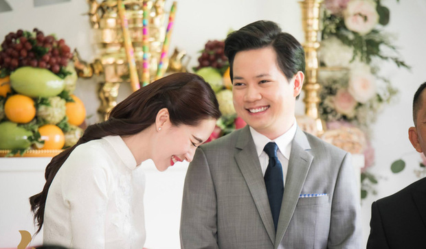he lo thiep cuoi gian di ma tinh te cua hoa hau dang thu thao va hon phu - 3