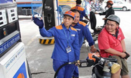 Xăng giảm giá sau 5 kỳ tăng liên tiếp
