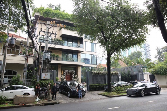 xe-ruoc-dau-thu-thao-1-ngoisao.vn-w1365-h2048.jpg 1 đám cưới Hoa hậu Việt Nam 2012, đám cưới Hoa hậu Thu Thảo và Trung tín, hoa hậu Thu Thảo cưới, doanh nhân trung tín, hôn lễ Đặng Thu Thảo