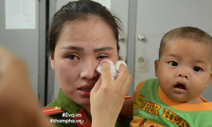 Nữ thiếu úy cảnh sát cho bé trai bị bỏ rơi bú sữa: 'Tôi thương cháu như con của mình'