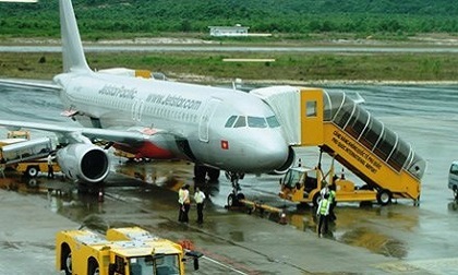 Máy bay bị sét đánh trúng đuôi ở Nghệ An
