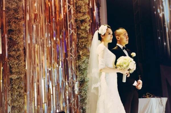 
Sau khi cưới chồng, Ngọc Thạch đã lui hẳn ra khỏi làng giải trí.
