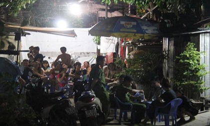 Người đàn ông gục chết bất thường nhà vệ sinh