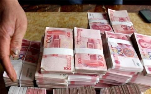 Số tiền quá lớn nằm trong cặp của con trai anh đầy bí ẩn