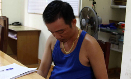 Người đàn ông giết bạn gái rồi cố thủ trong phòng trọ