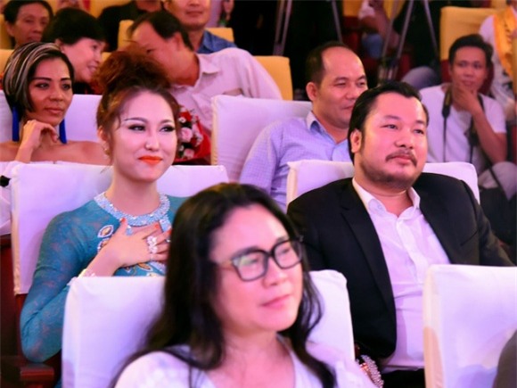 Bạn trai mới của Phi Thanh Vân bị bóc mẽ mới hơn 30 tuổi, là đại gia ảo và quỵt tiền không trả - Ảnh 2.