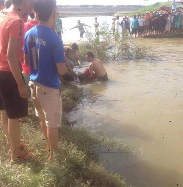 5 hoc sinh duoi nuoc o ha noi: hai anh em ruot tu vong, chau nho nhat moi 5 tuoi - 1