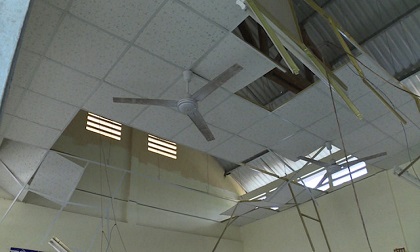 Sập trần phòng học, 9 học sinh nhập viện