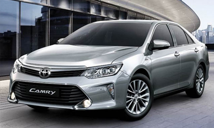 Toyota Camry 2017 vừa ra mắt đã giảm giá 50 triệu