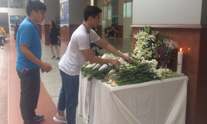 Bạn của nam sinh viên HUTECH tử vong nghi do bê tông rơi trúng: 'Sau Tết là Long cưới vợ, vậy mà...'